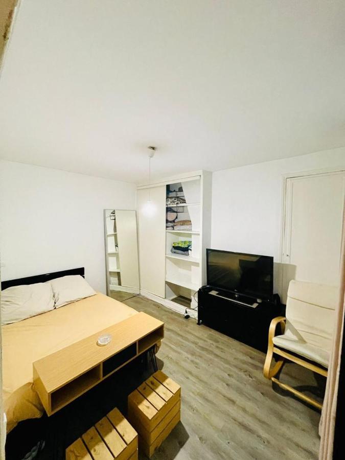Appartement En Plein Coeur Du 10Eme Et Proche De Plusieurs Gares Paris Exterior photo